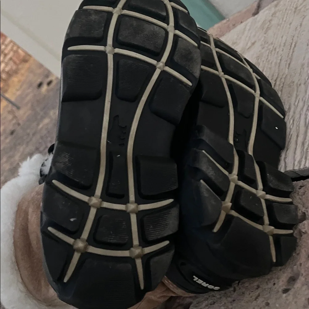 Sorel Women’s Snow Angel Faux Fur Detail Waterproof Boot Size 9